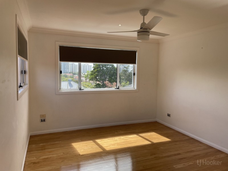 4/6 Clinton Street, Labrador QLD 4215