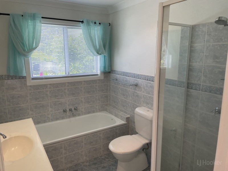 4/6 Clinton Street, Labrador QLD 4215