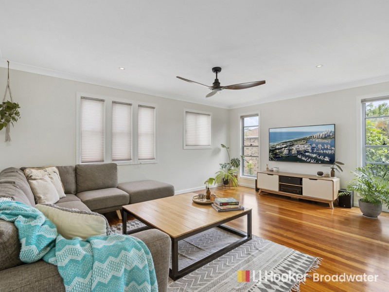 4/10 Middle Street, Labrador QLD 4215
