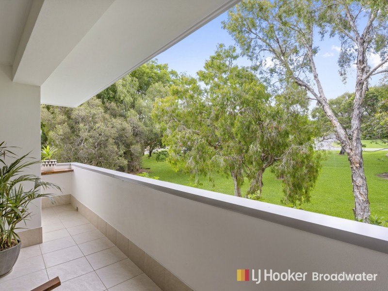 4/10 Middle Street, Labrador QLD 4215