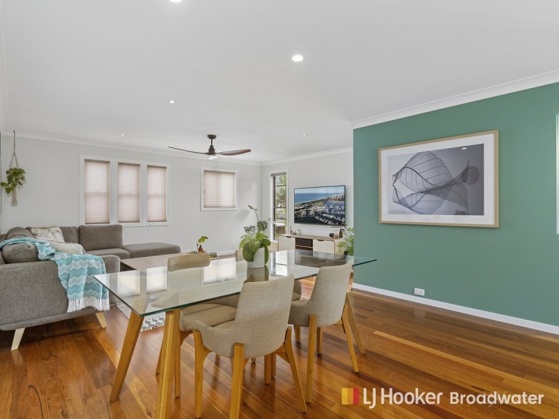 4/10 Middle Street, Labrador QLD 4215