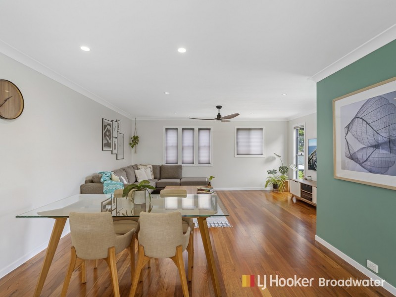 4/10 Middle Street, Labrador QLD 4215