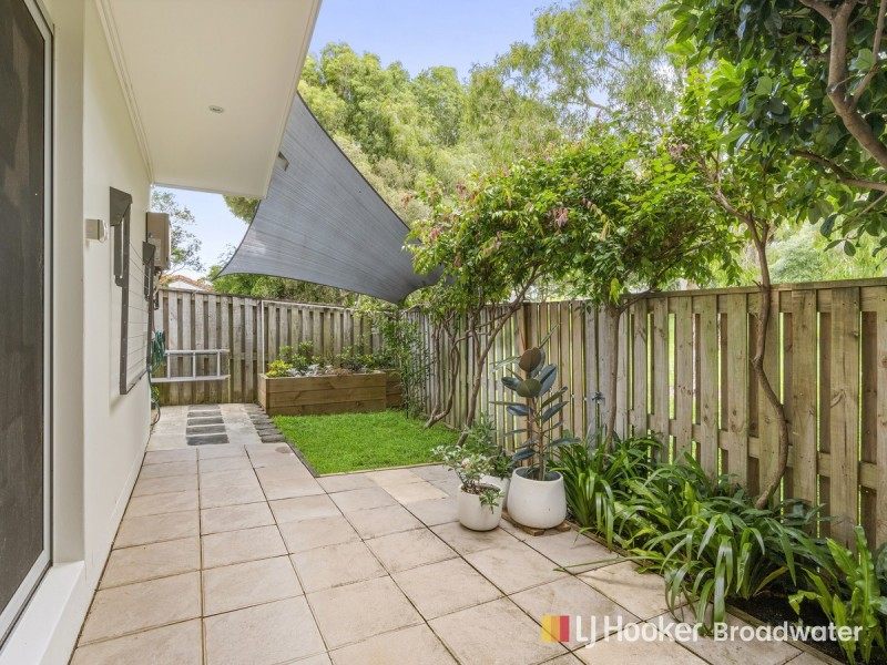4/10 Middle Street, Labrador QLD 4215
