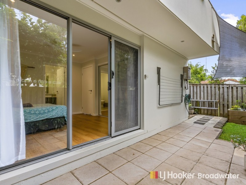4/10 Middle Street, Labrador QLD 4215