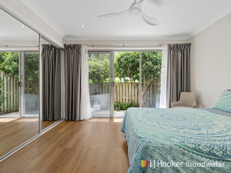4/10 Middle Street, Labrador QLD 4215