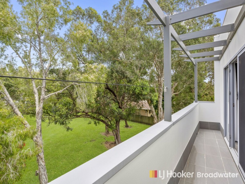 4/10 Middle Street, Labrador QLD 4215