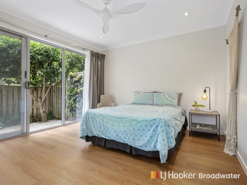 4/10 Middle Street, Labrador QLD 4215