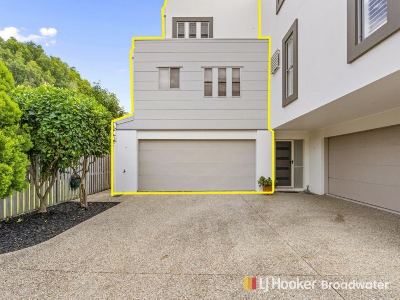 4/10 Middle Street, Labrador QLD 4215