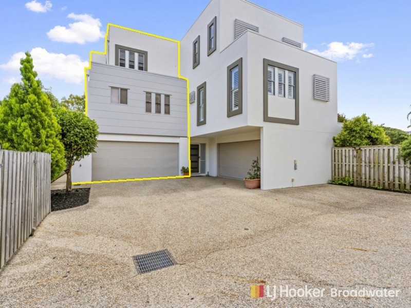 4/10 Middle Street, Labrador QLD 4215