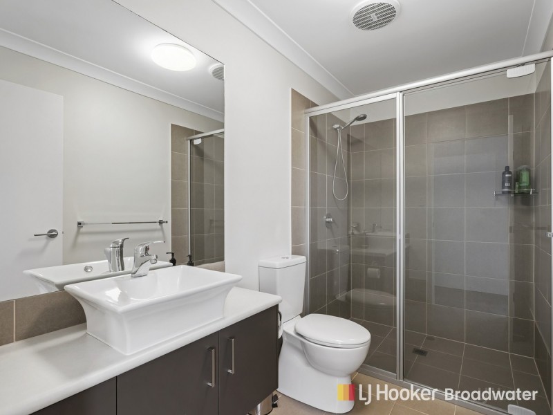 4/10 Middle Street, Labrador QLD 4215