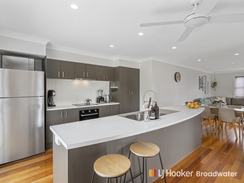 4/10 Middle Street, Labrador QLD 4215