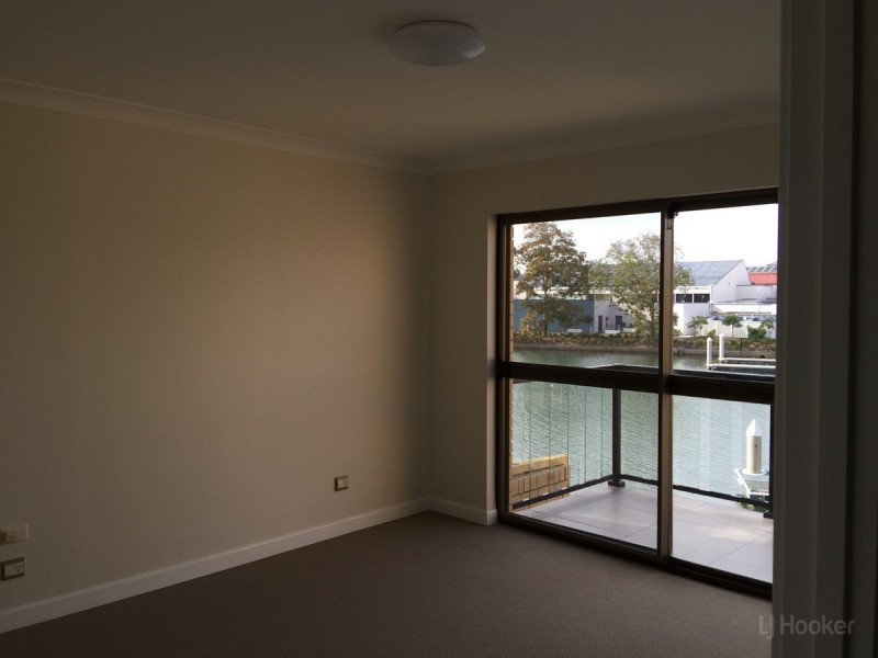 1/112 Bayview Street, Runaway Bay QLD 4216