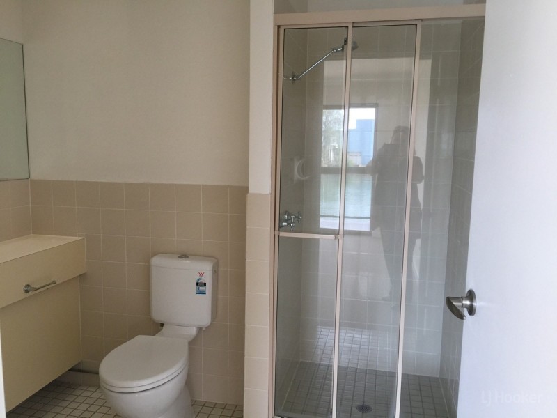 1/112 Bayview Street, Runaway Bay QLD 4216