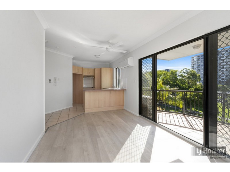 10/2 Broad Street, Labrador QLD 4215