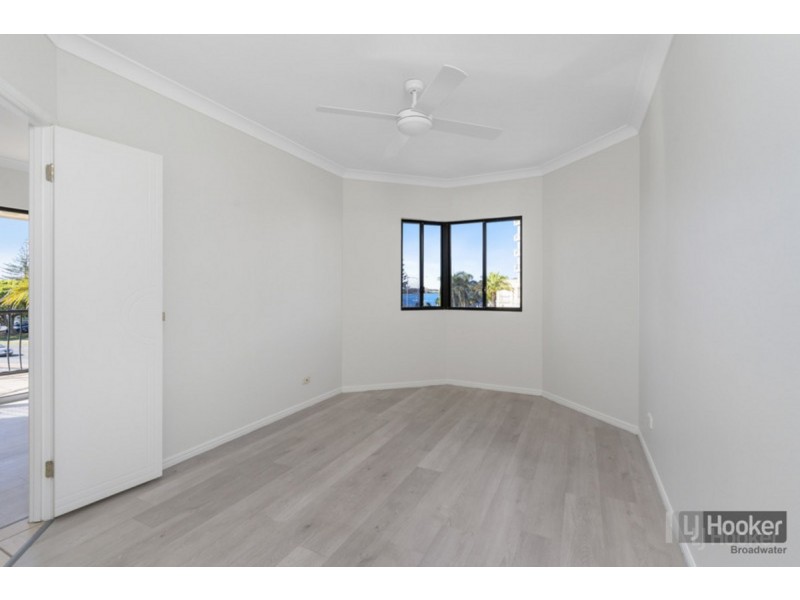 10/2 Broad Street, Labrador QLD 4215