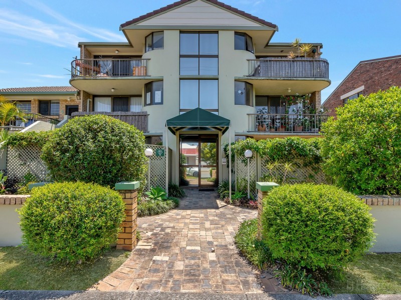 2/33 Whiting Street, Labrador QLD 4215