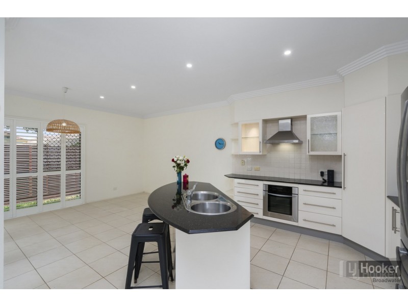 1/56 Bayview Street, Runaway Bay QLD 4216