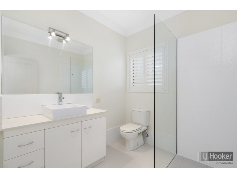 1/56 Bayview Street, Runaway Bay QLD 4216