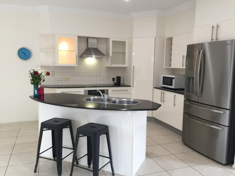 1/56 Bayview Street, Runaway Bay QLD 4216