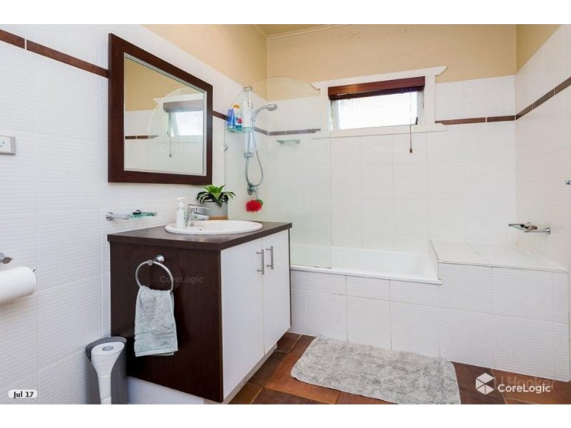 495 Pine Ridge Road, Runaway Bay QLD 4216