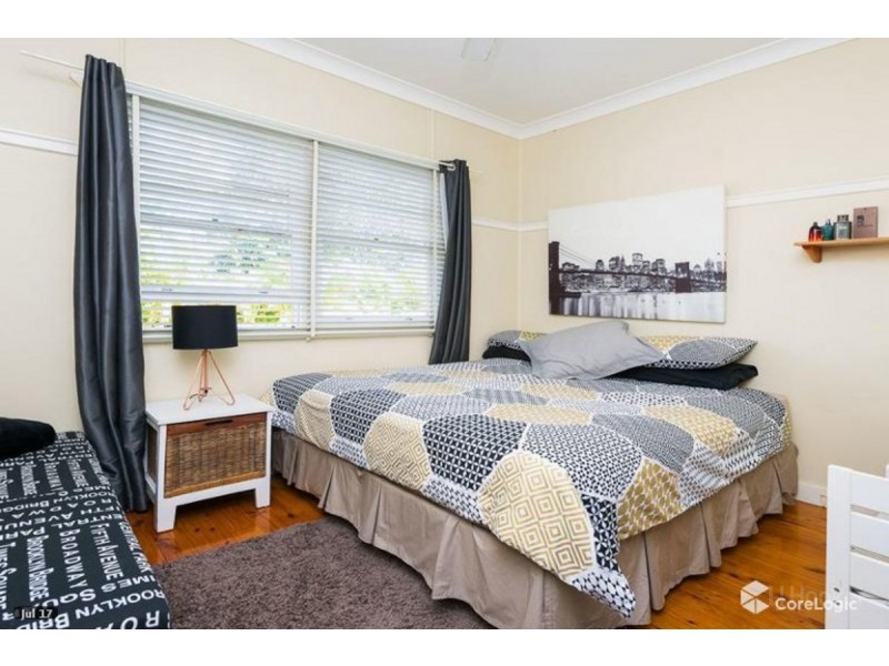 495 Pine Ridge Road, Runaway Bay QLD 4216