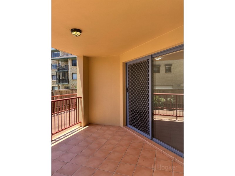 8/89 Frank Street, Labrador QLD 4215