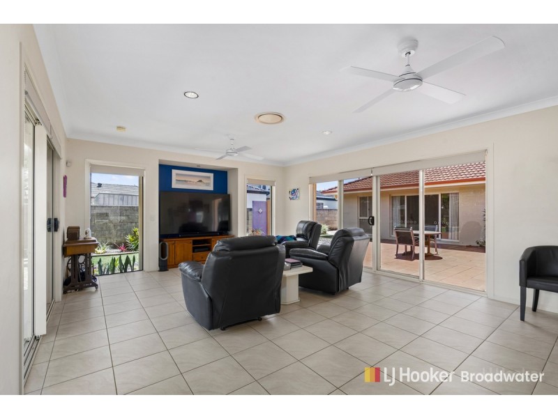 6 Eastpark Waters, Helensvale QLD 4212