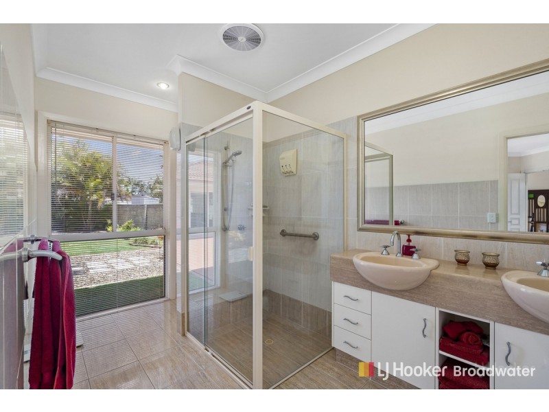 6 Eastpark Waters, Helensvale QLD 4212