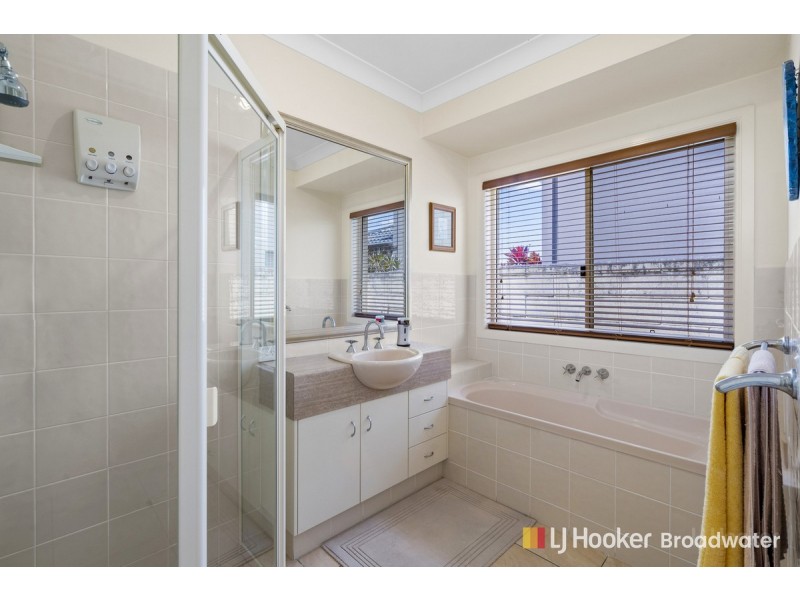 6 Eastpark Waters, Helensvale QLD 4212