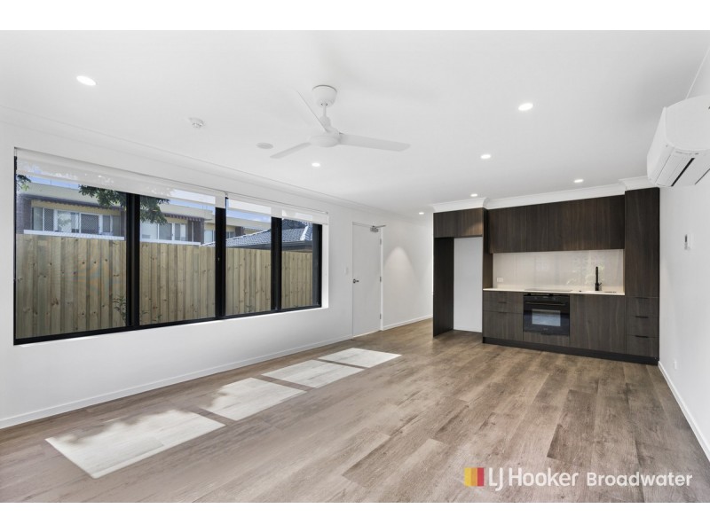 4/10 Central Street, Labrador QLD 4215