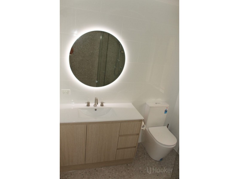 17/65 Bayview Street, Runaway Bay QLD 4216