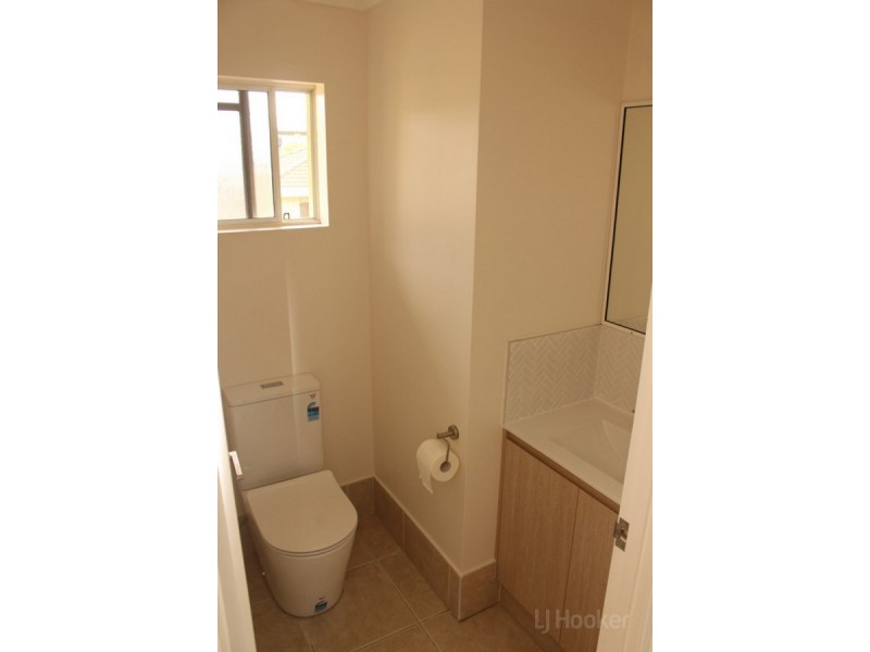 17/65 Bayview Street, Runaway Bay QLD 4216