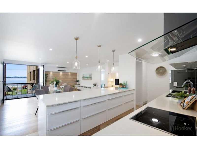 4/250 Marine Parade, Labrador QLD 4215