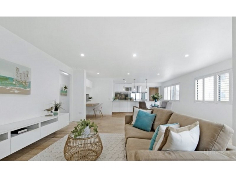 4/250 Marine Parade, Labrador QLD 4215