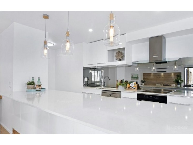 4/250 Marine Parade, Labrador QLD 4215