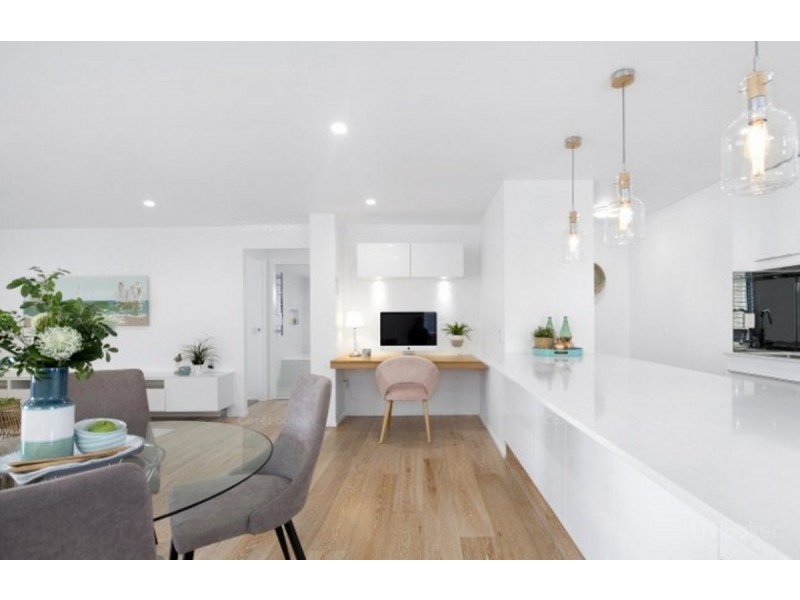 4/250 Marine Parade, Labrador QLD 4215