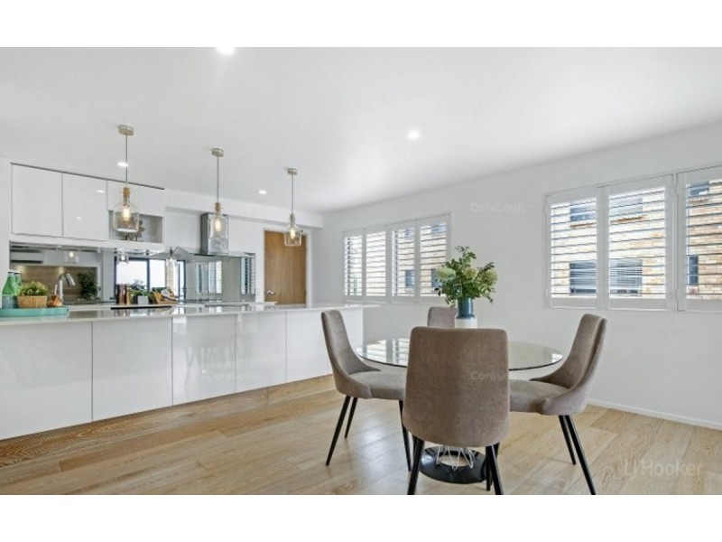 4/250 Marine Parade, Labrador QLD 4215