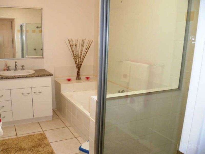 15/1 Archipelago Street, Pacific Pines QLD 4211