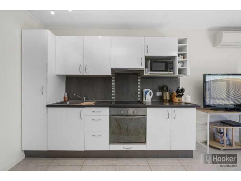 1/9 Middle Street, Labrador QLD 4215