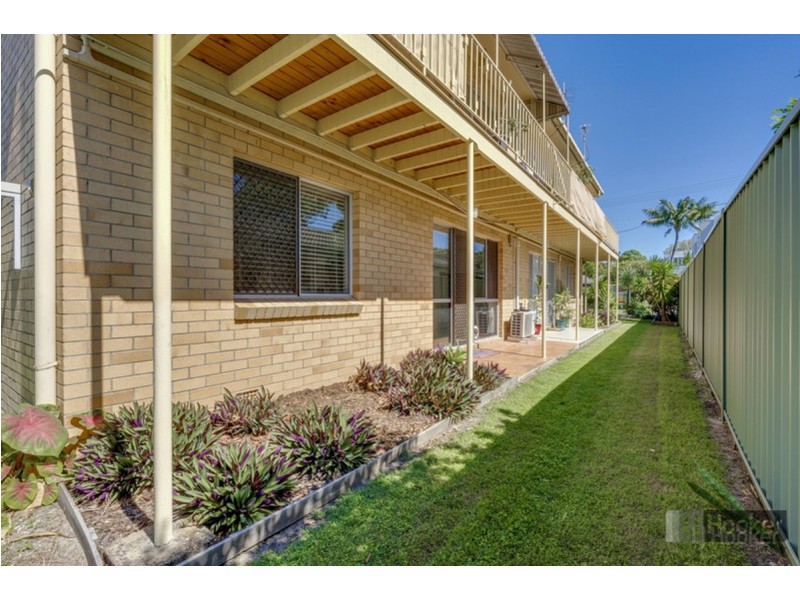 1/9 Middle Street, Labrador QLD 4215