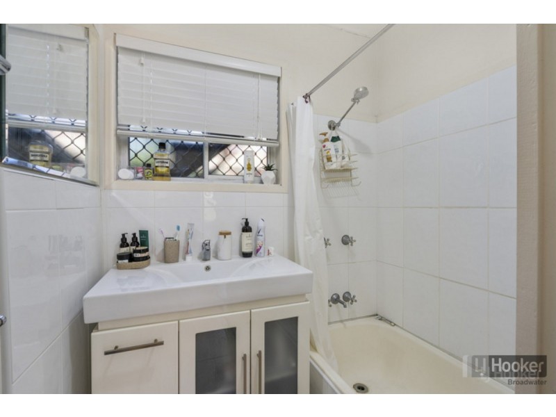 1/9 Middle Street, Labrador QLD 4215