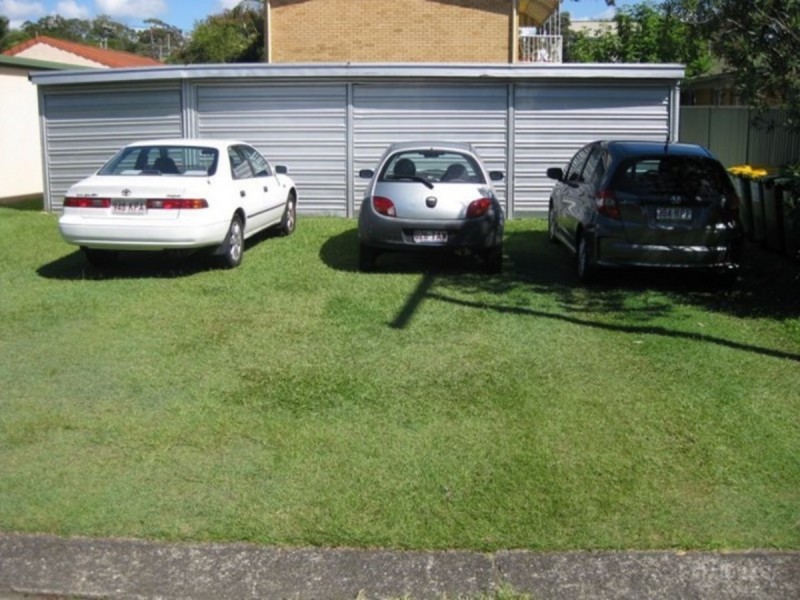 1/9 Middle Street, Labrador QLD 4215