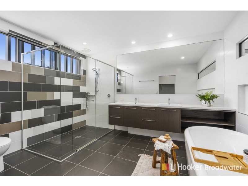 33 Ernest Street, Labrador QLD 4215