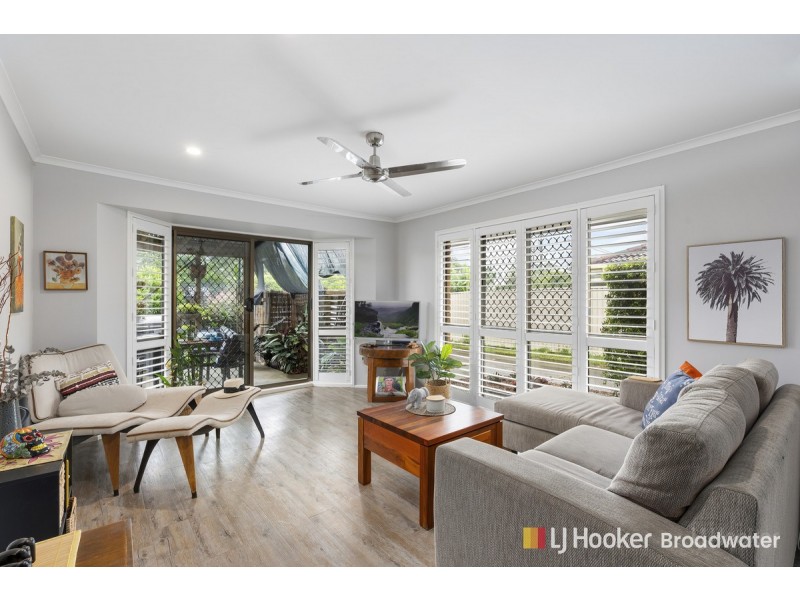 1/133 Central Street, Labrador QLD 4215