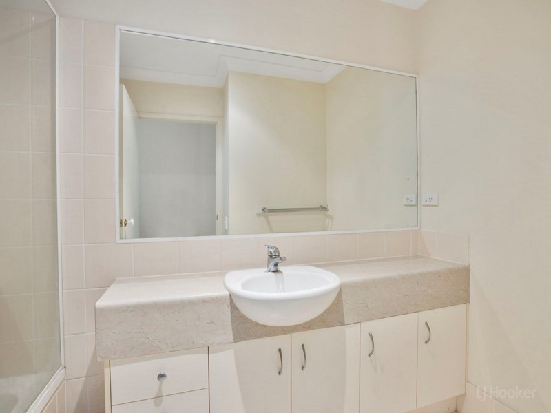 8/20 Brown Street, Labrador QLD 4215