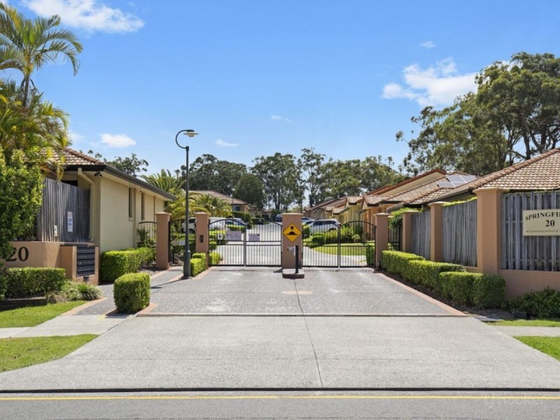 8/20 Brown Street, Labrador QLD 4215