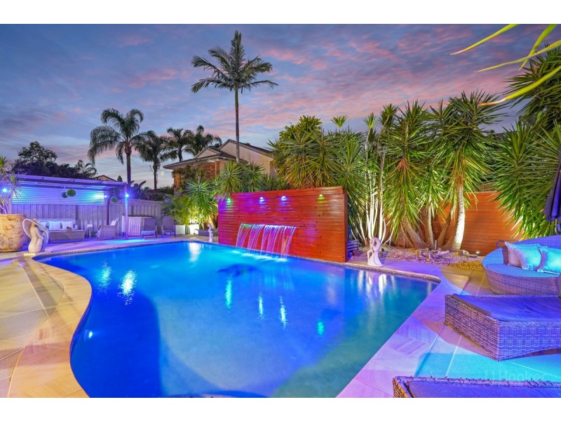 4 Rathbone Place, Labrador QLD 4215