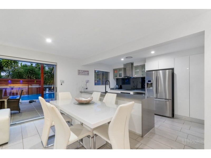 4 Rathbone Place, Labrador QLD 4215