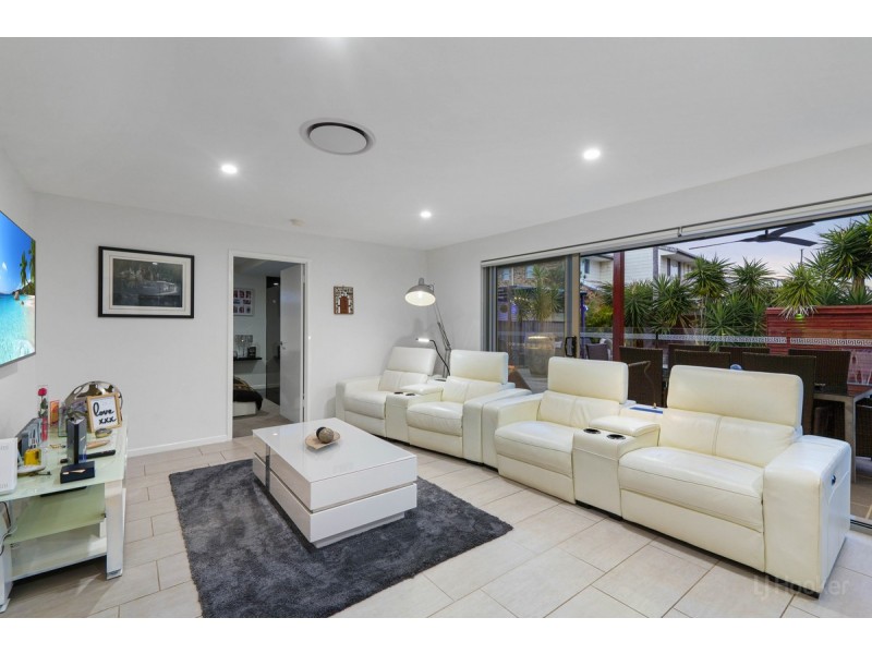 4 Rathbone Place, Labrador QLD 4215