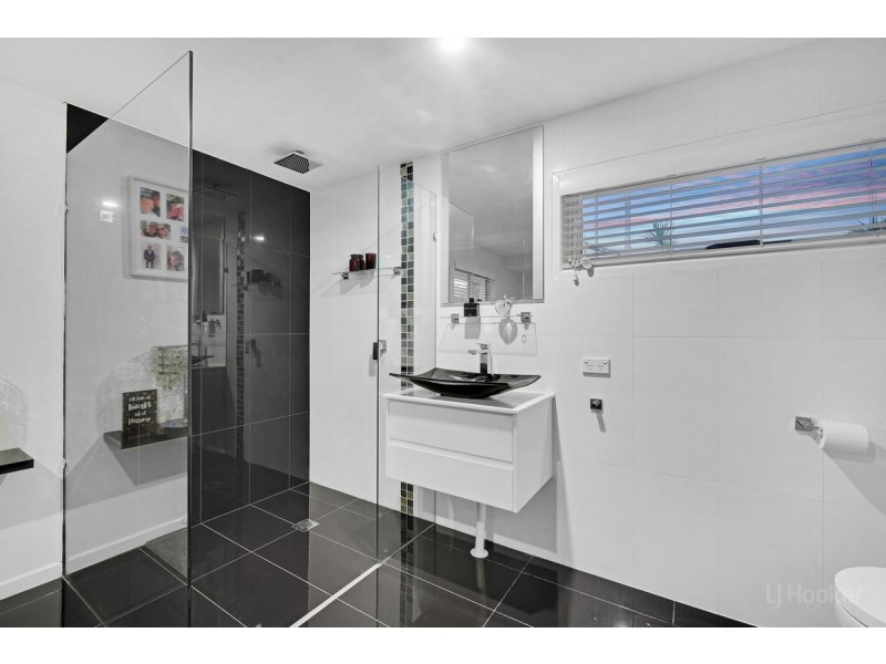 4 Rathbone Place, Labrador QLD 4215